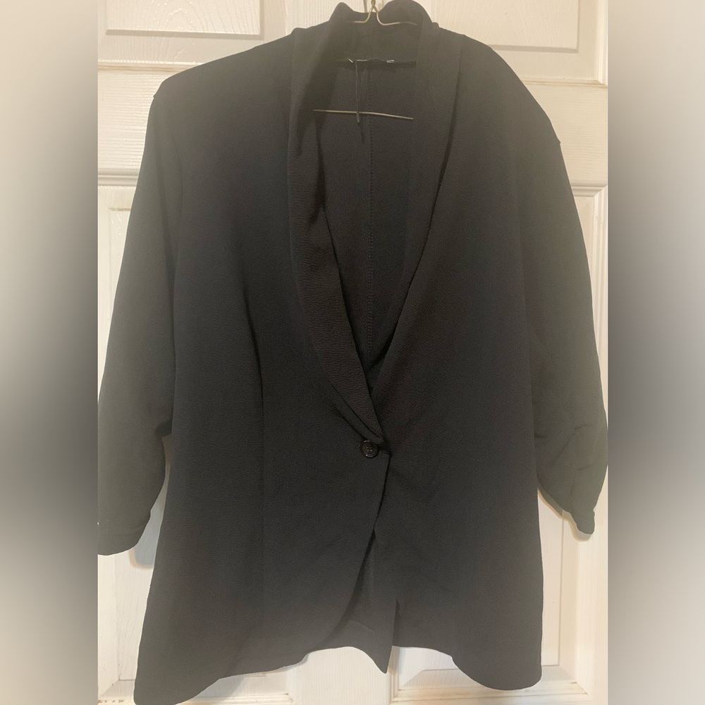 Black XL Beyvoe Shirt Jacket with Buttons and Side arms gathered.